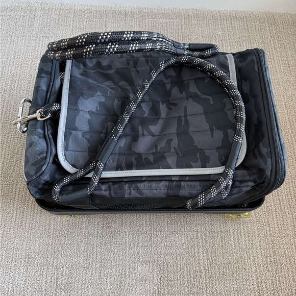 OUT-OF-OFFICE PET CARRIER PRO EDITION with Base Included! - Picture 9 of 13